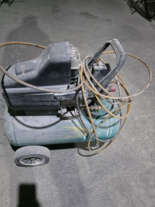 Компрессор 50л сотилади