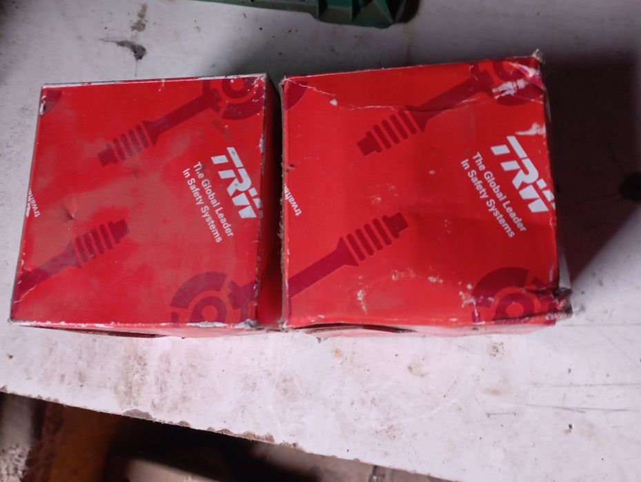 Pivoti inferiori TRW noi .Opel