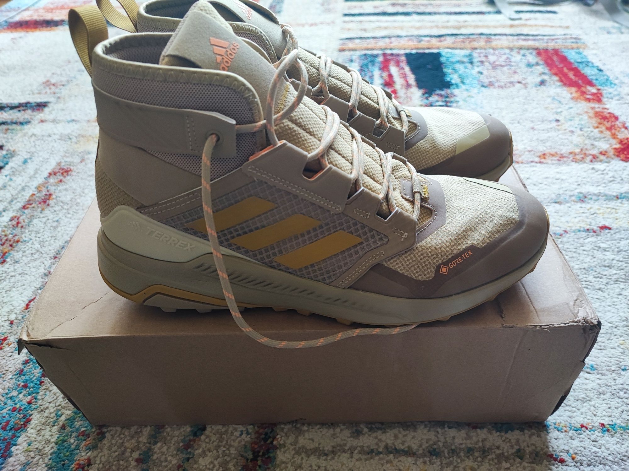 Ghete goretex adidas terrex 44 2 3 Timisoara OLX.ro