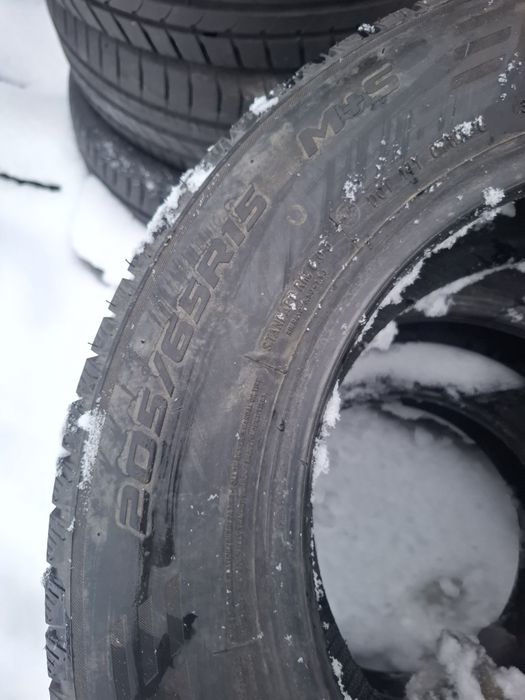 Vand 1 sau 2 sau 4 anvelope 205 65 15 de iarna nus perechi