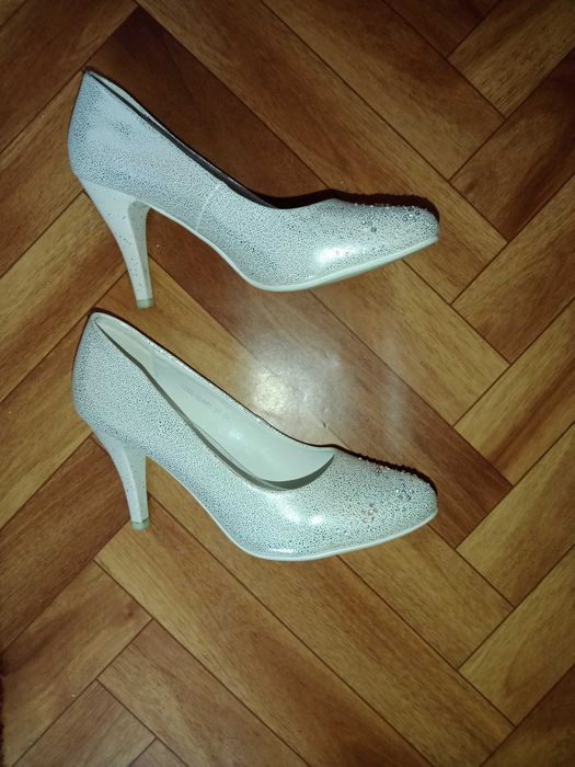 Продам нарядные женские туфли