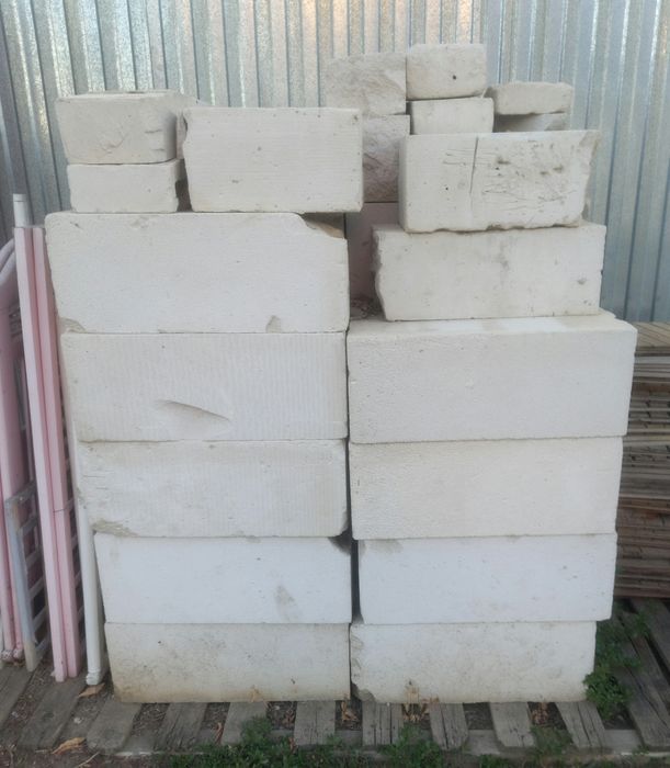 Продам кирпич икатон новый