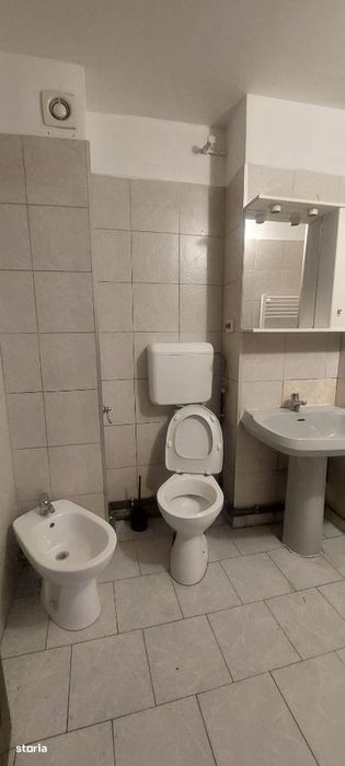 Inchiriez apartament cu 3 camere COMISION 0