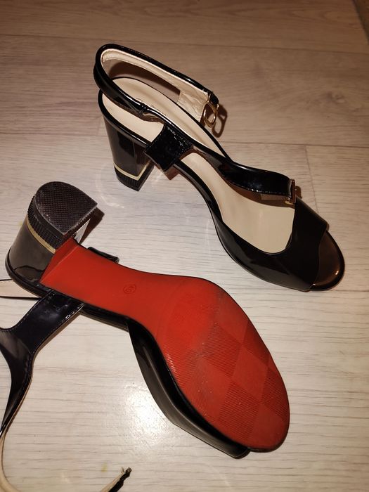 Продам женскую обувь