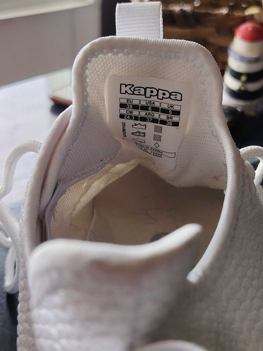 Бели маратонки Каппа