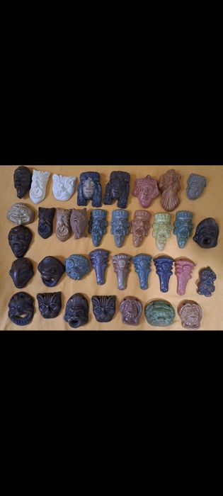 Керамични пластики  -амулети и лули
