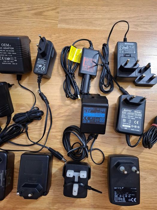 Alimentator Transformator Stabilizat 220V - 12V 2A, Negru