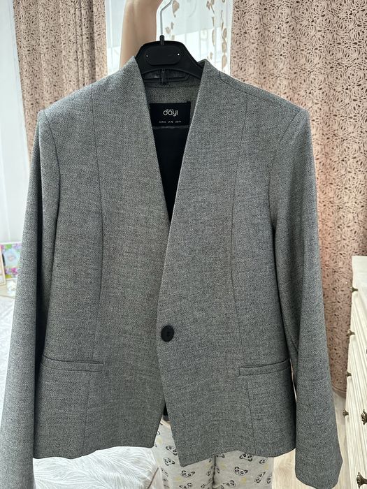 Юбка костьм в сером цвете