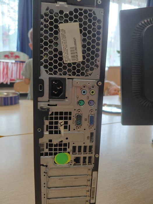 Monitor si unitate calculator