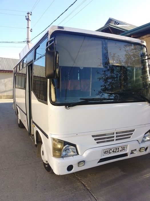 Isuzu avtobus sotiladi
