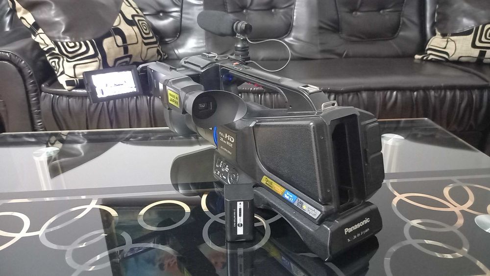 Panasonic mdh2 full hd  + geanta si doua carduri 64 gb si doua baterii