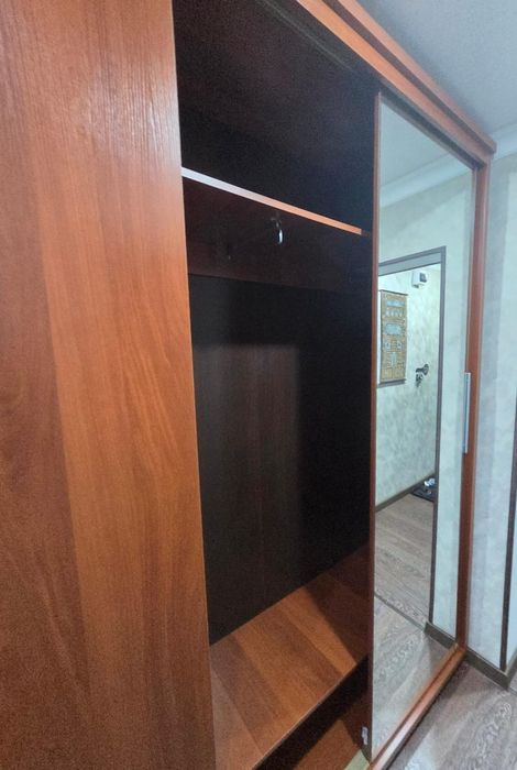 Продается шкаф в прихожую.