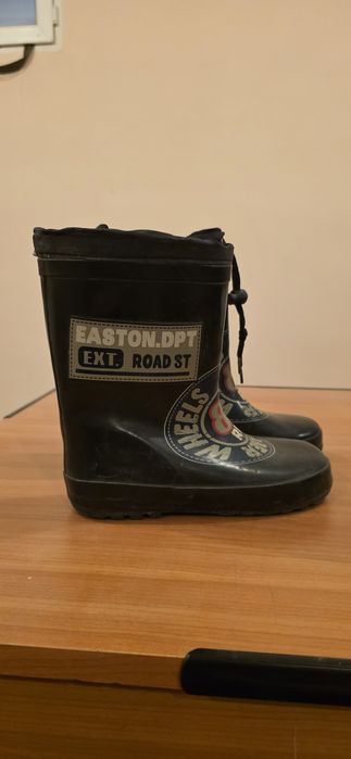 Продам резиновые детские сапоги