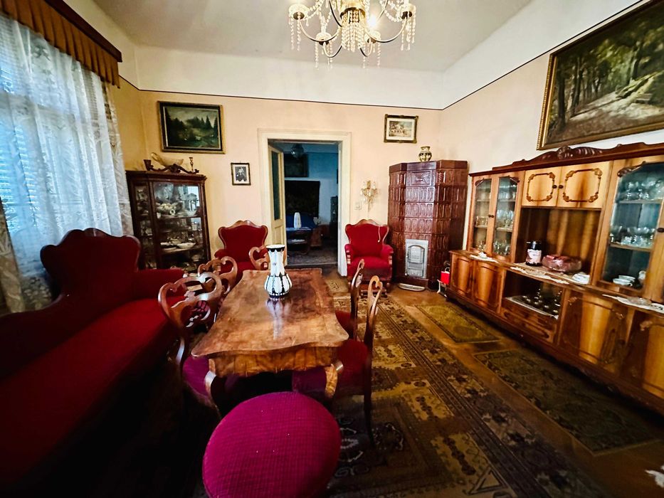 Vand Mobilier Biedermeier.
