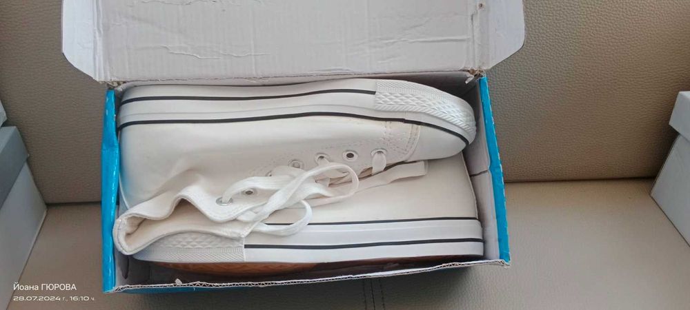 Предлагам дамски кецове