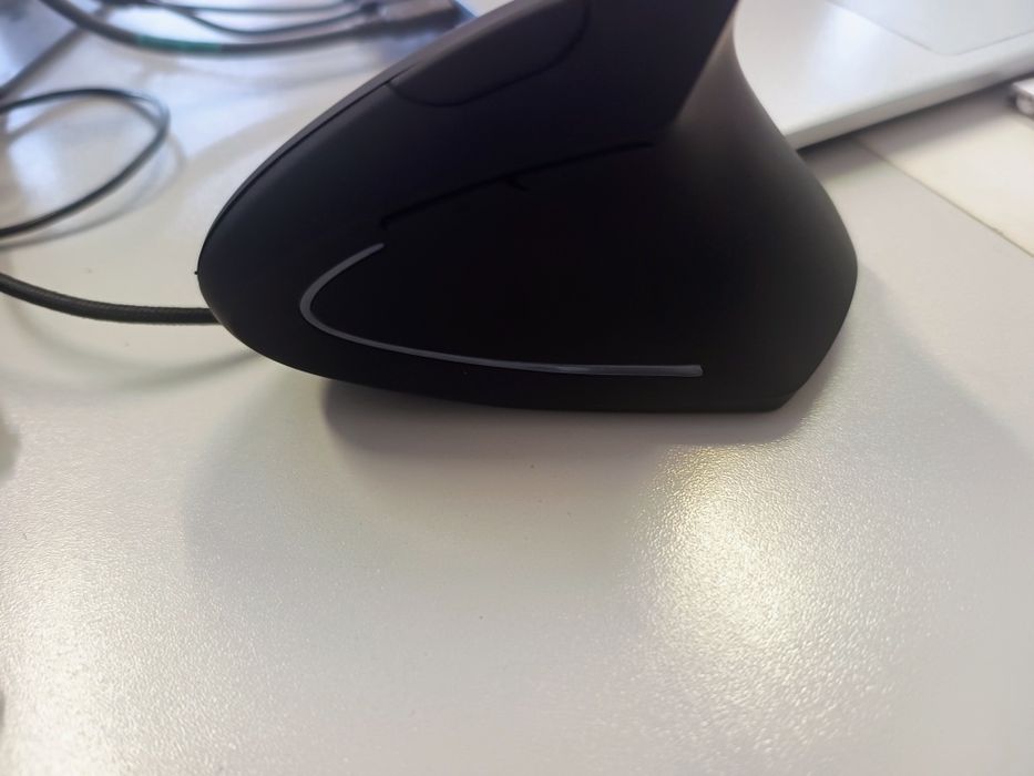 Ергономична мишка геймърска