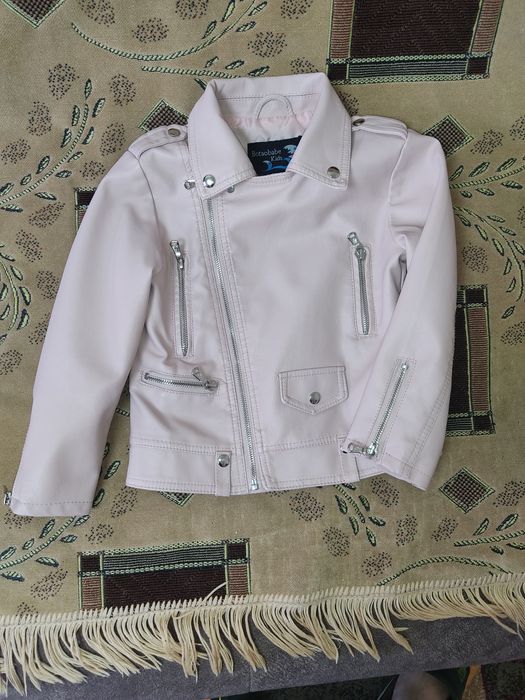 Продам куртку для девочки