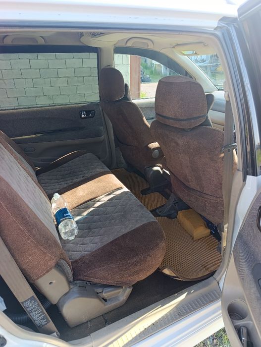 Продаю машину Mitsubishi Chariot