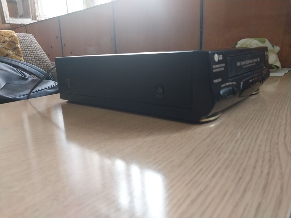 LG RN830AW VHS videomagnitofon sotiladi
LG RN830AW original VHS videom