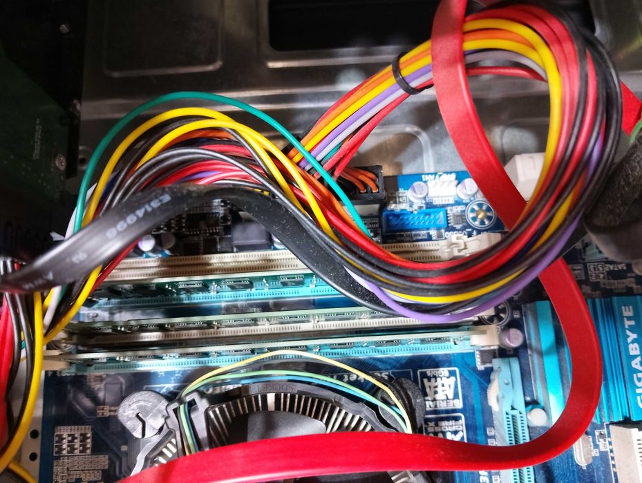 Desktop cu procesor Intel Core i5, 24.00 GB memorie ram, Win 11