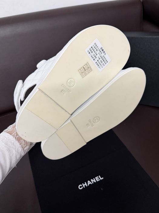 Сандали Chanel белые 37
