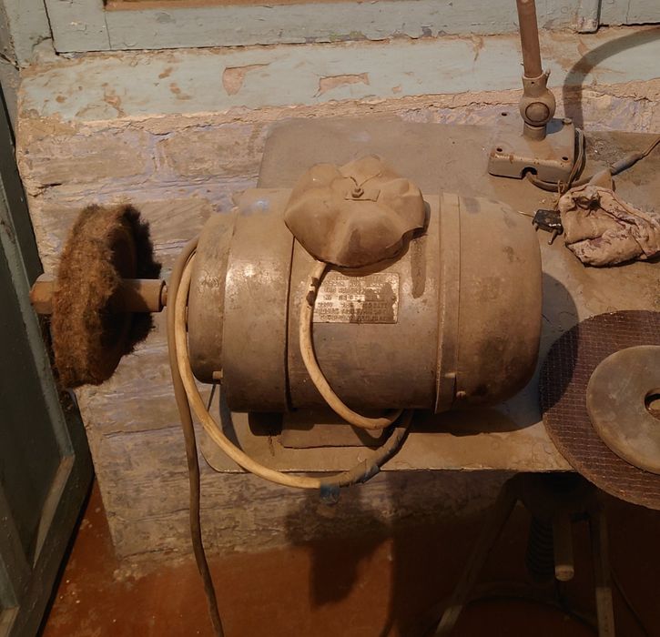 Инструменты, болгарка, домкрат, мотор