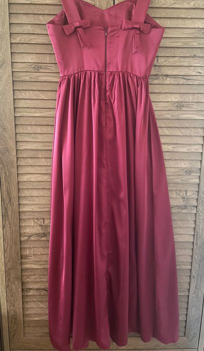 Дълга сатенена рокля