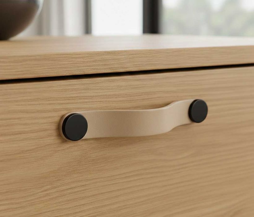 Maner din piele naturala pentru mobilier si ornament metalic