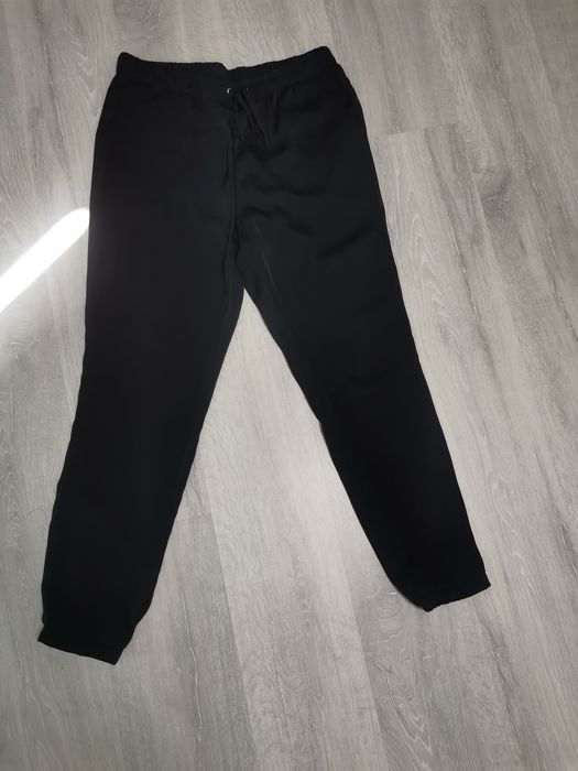 Pantaloni saten Stradivarius