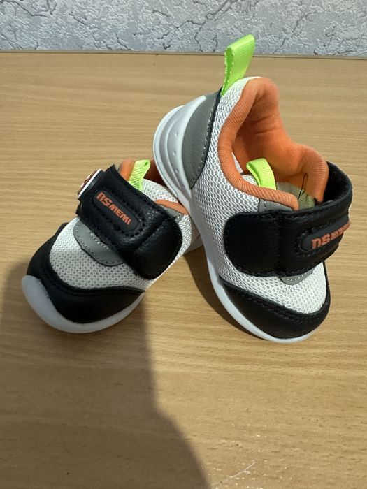 Продам кроссовку