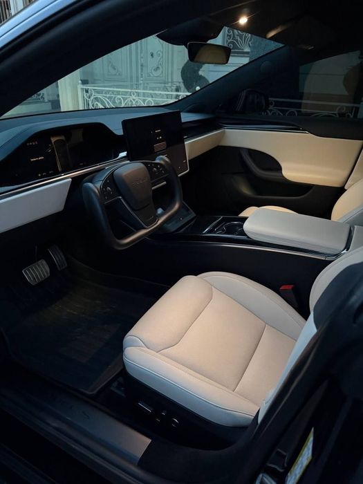 Tesla Model S 2023