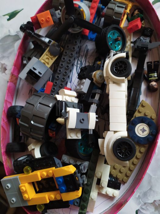 Продам запчасти от Лего.