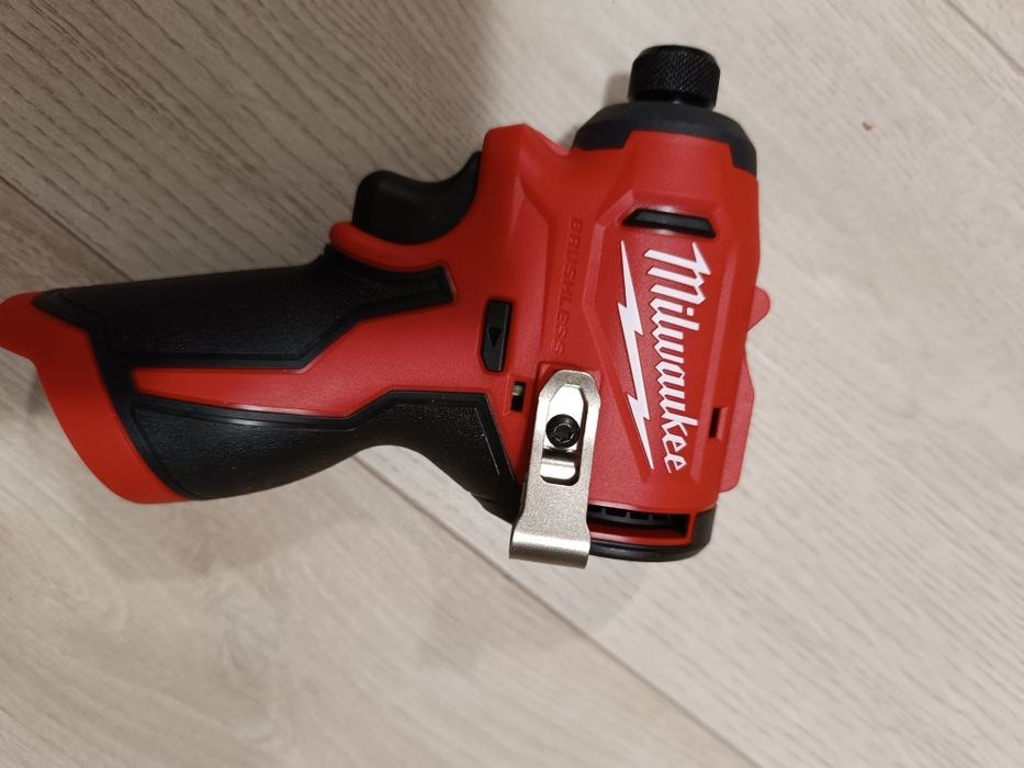 Milwaukee комплект Винтоверти M12  Чисто Нови