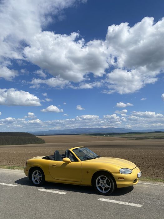 Mazda mx5 nb galbena