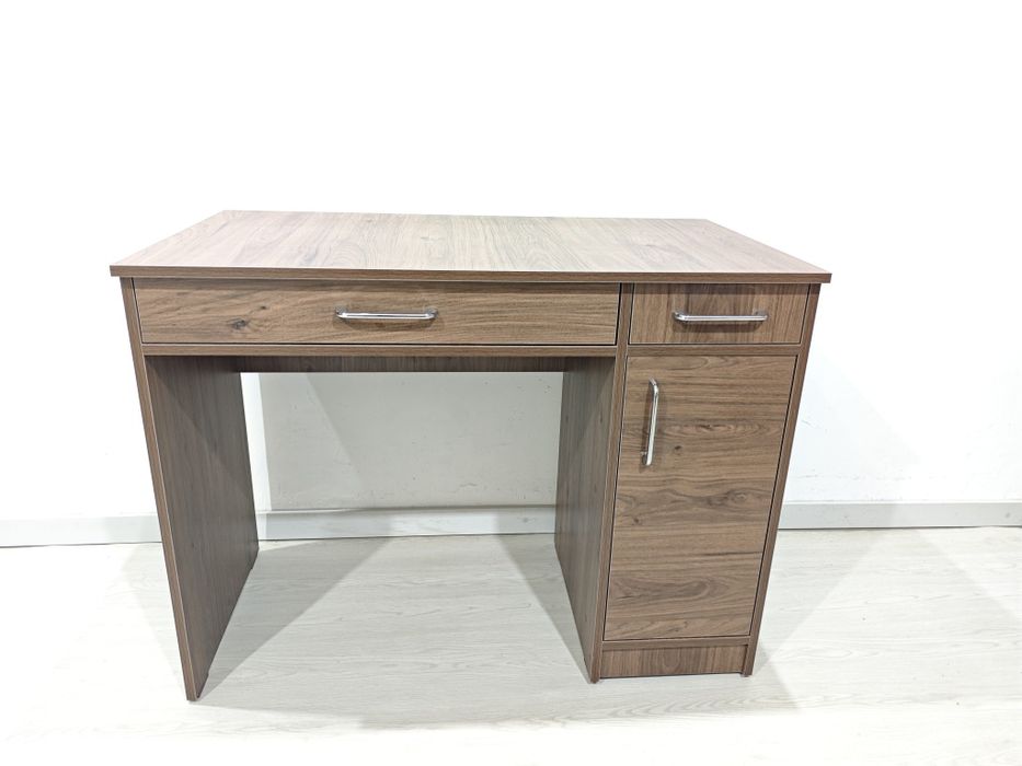Письменные столы  для школьников и взрослых.