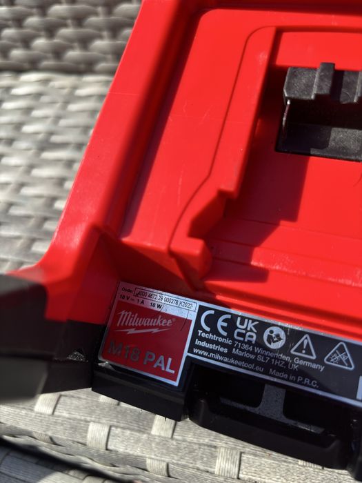 Lanterna milwaukee M18 PAL