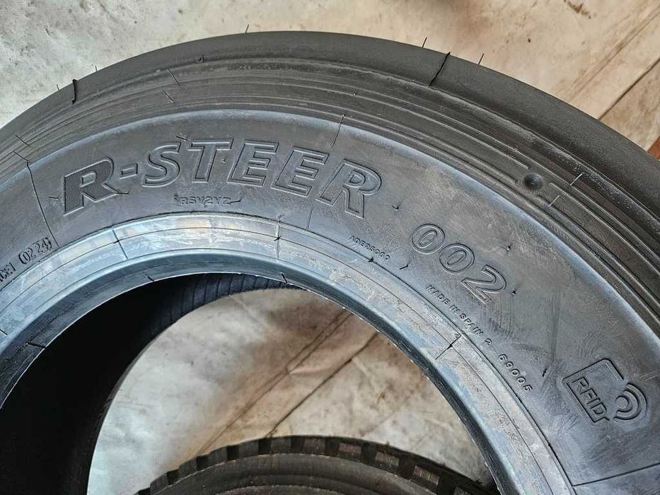 2 Нови тежкотоварни гуми 265/70R19.5 Bridgestone R-Steer 002 140/138M