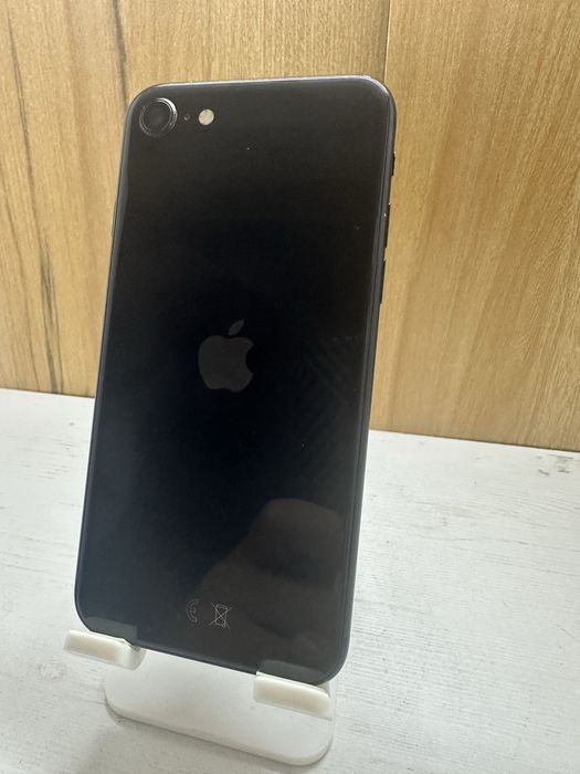iPhone SE 64 GB Като Нов само за 125 евро