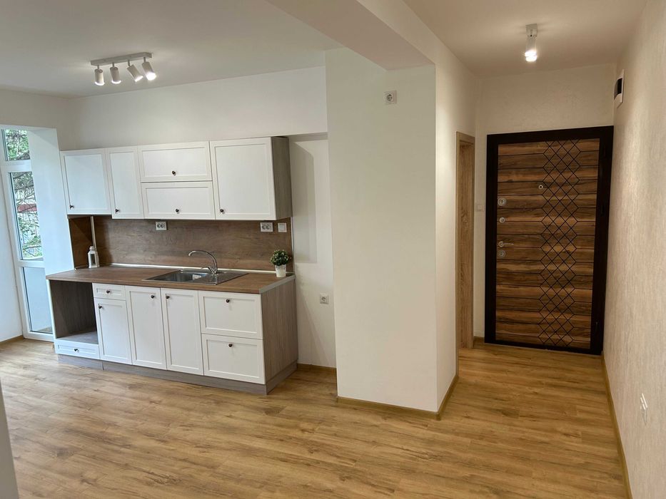 Продава се Тристаен апартамент в Велико Търново, Център - 96 кв.м за 1365 €/кв.м - Снимка #2