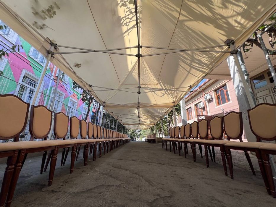 Аренда навесов шатров  столов  стульев  посуды