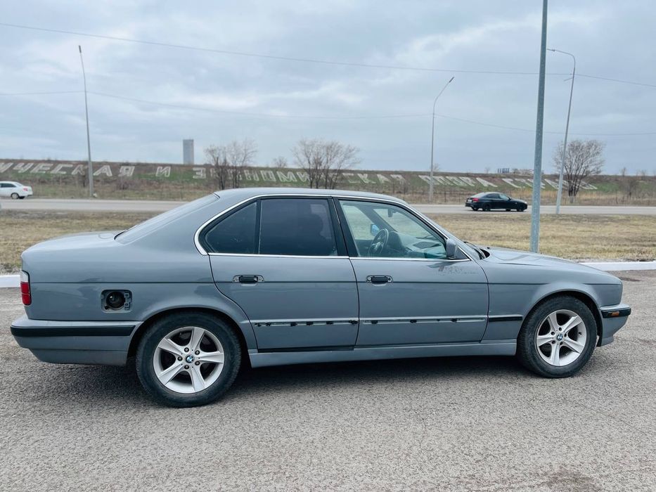 БМВ е34 525i 1988 год