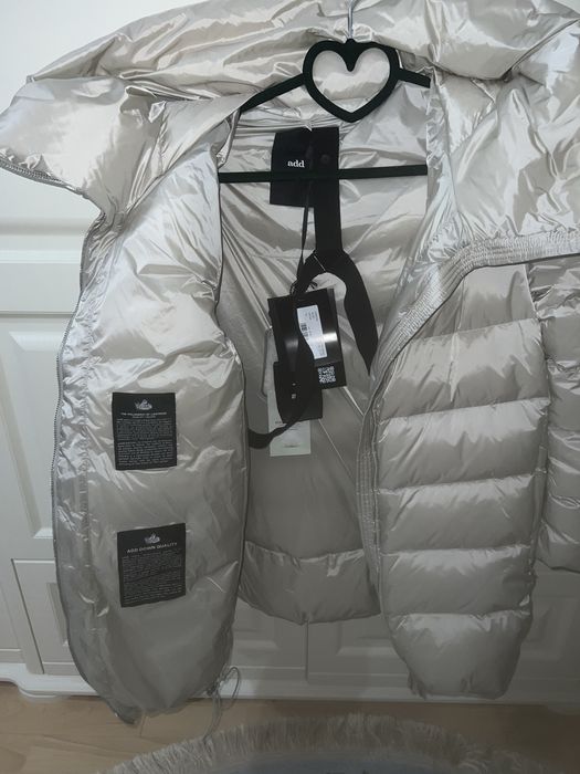 Продам новый пуховик Add