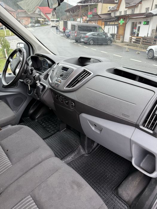 De vânzare FORD TRANSIT euro 6 8+1 autoturism