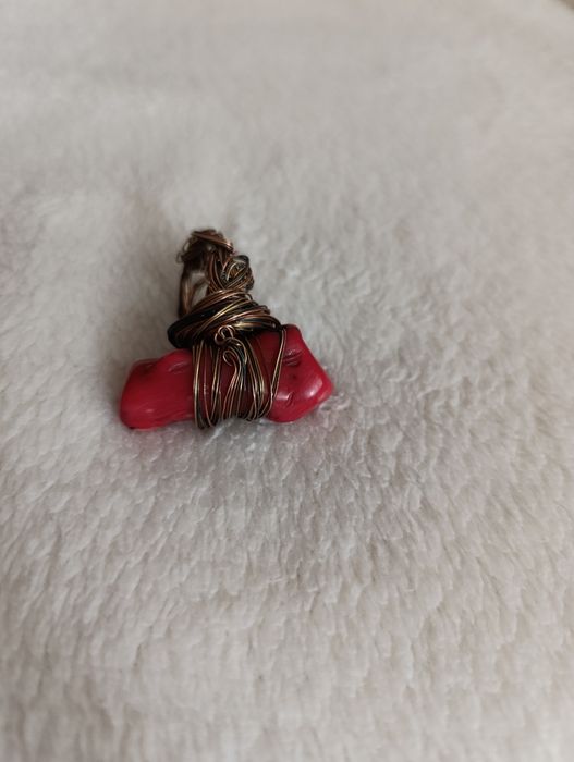 Inel Handmade Wire Wrapped din Coral Roșu Natural și Cupru Anticat