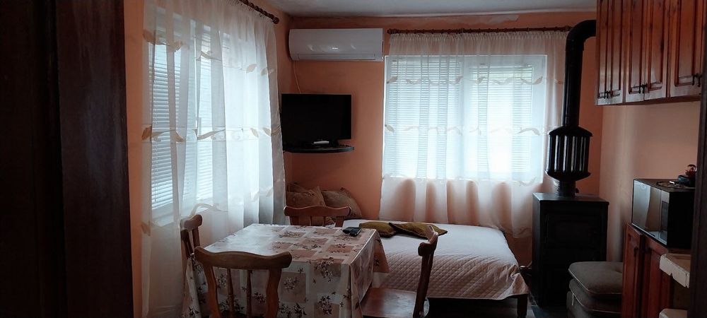 Продава масивна къща в гр. Ловеч, кв. Вароша