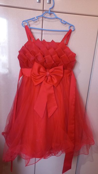 Платья детские праздничные