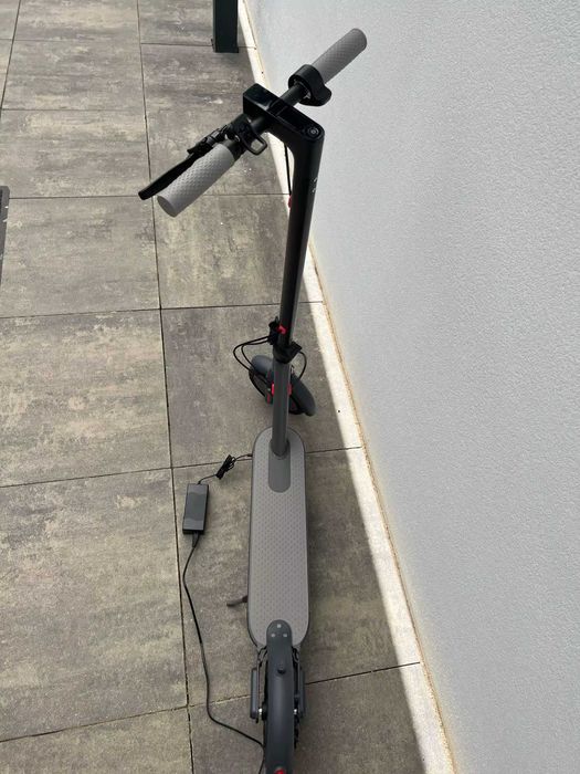 Продавам чисто НОВА електрическа тротинетка E1 PRO electric scooter