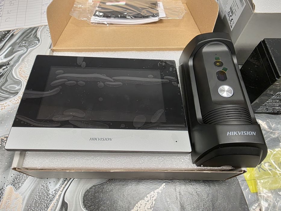 Комплект видеодомофон Hikvision LCD монитор 7 Full HD камера 7броя