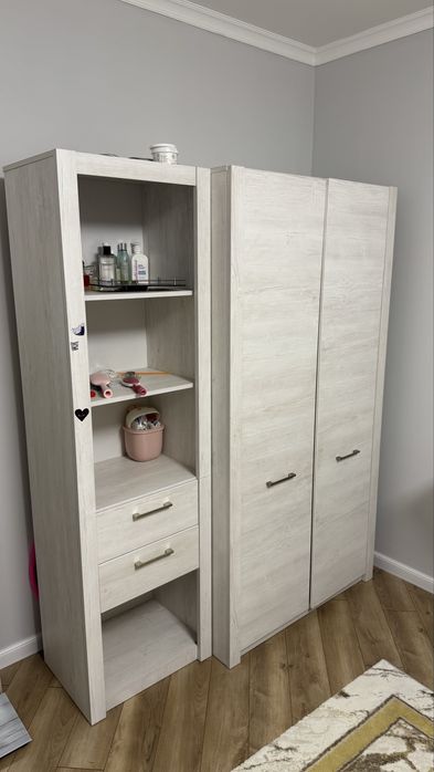 Шкаф с полками