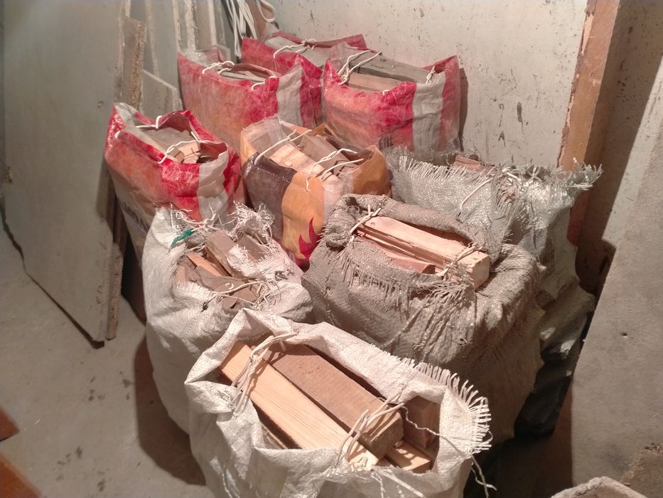 Дрова сухие в мешках